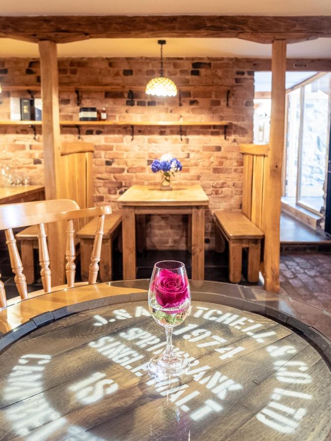 The Wayside And Whisky Barn Hotel Whitbeck Bagian luar foto
