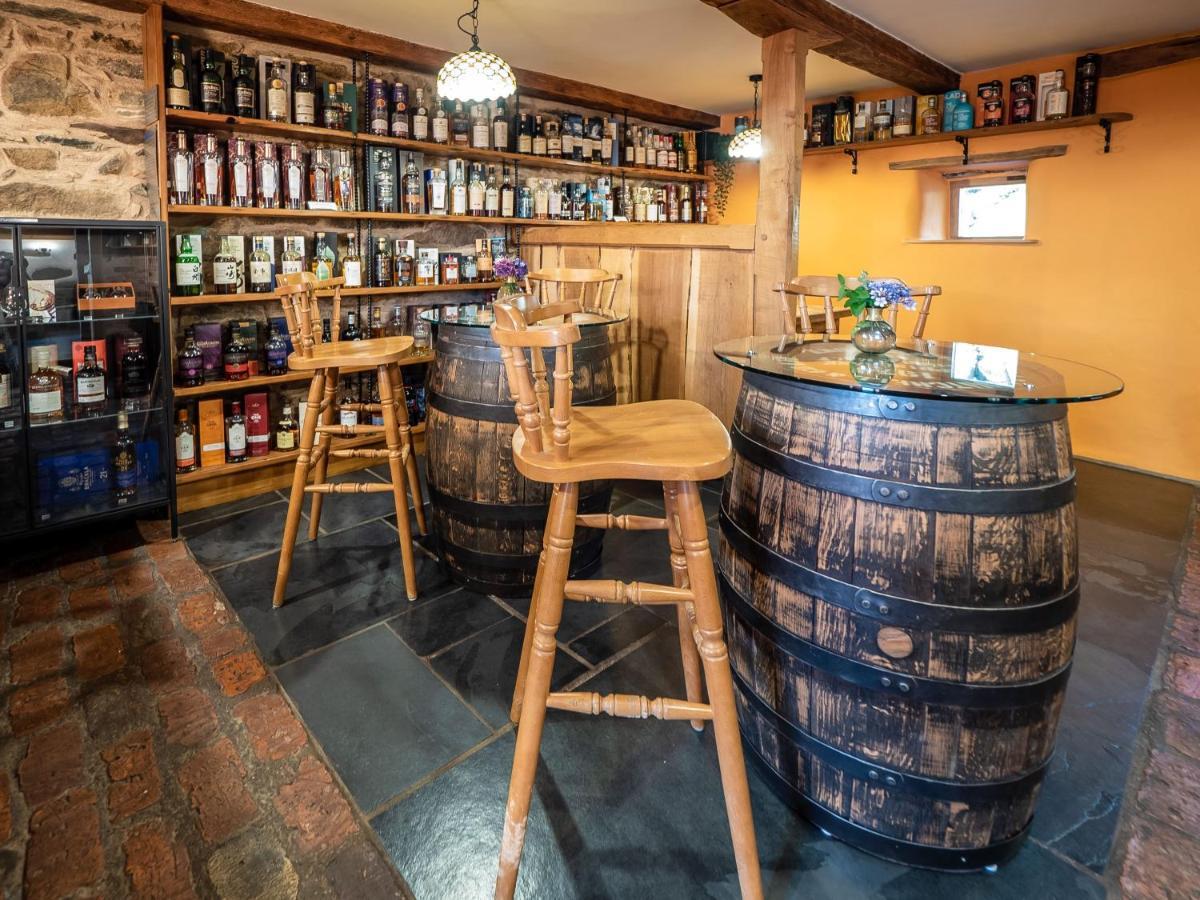 The Wayside And Whisky Barn Hotel Whitbeck Bagian luar foto