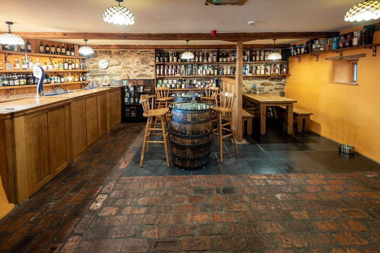 The Wayside And Whisky Barn Hotel Whitbeck Bagian luar foto