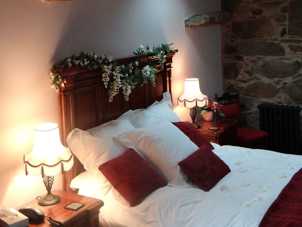 The Wayside And Whisky Barn Hotel Whitbeck Bagian luar foto