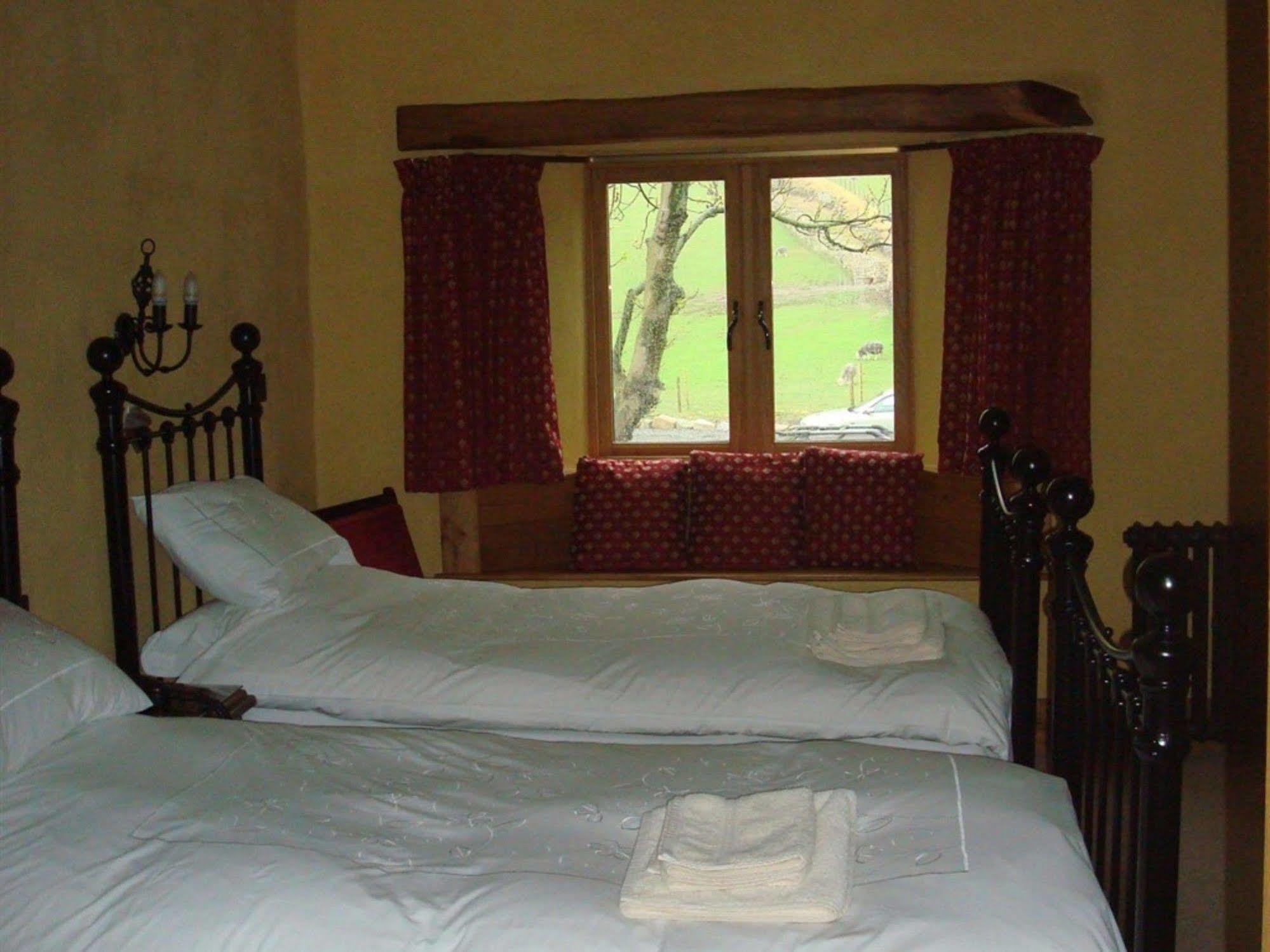 The Wayside And Whisky Barn Hotel Whitbeck Bagian luar foto