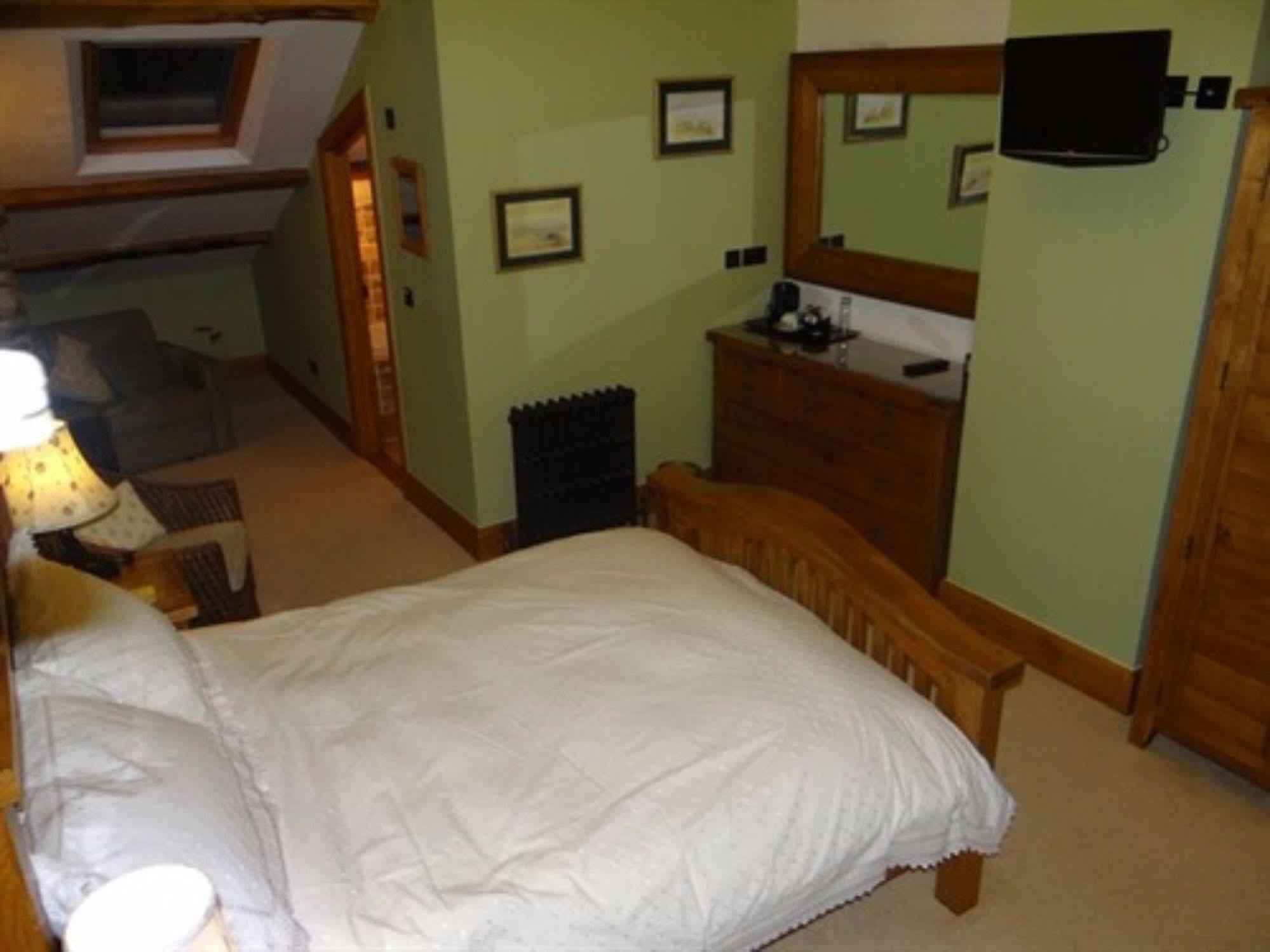 The Wayside And Whisky Barn Hotel Whitbeck Bagian luar foto