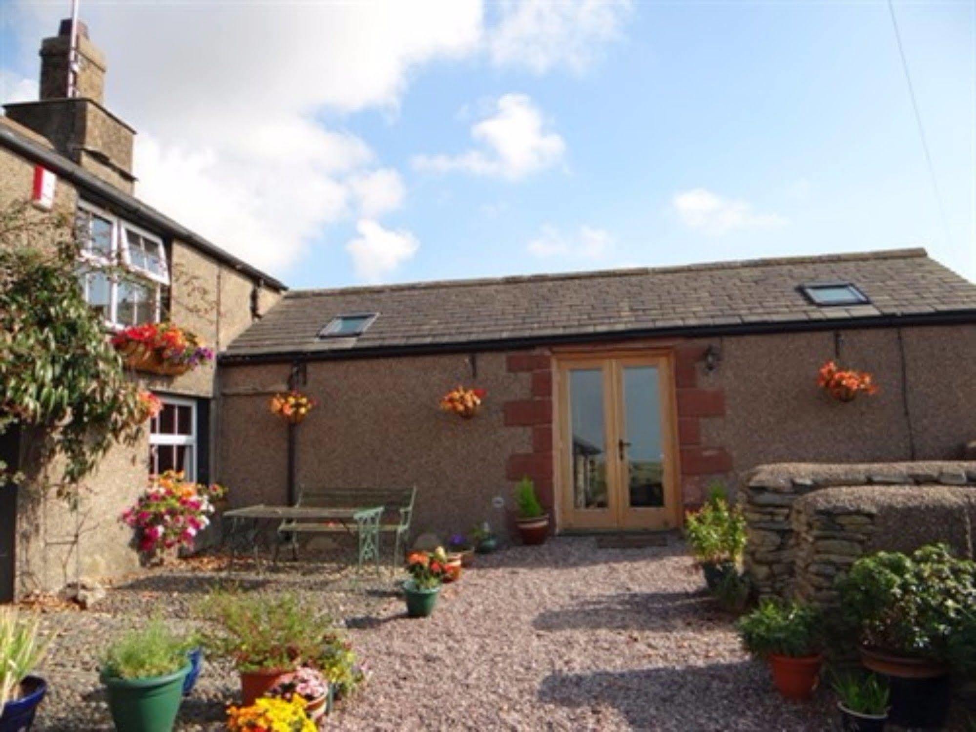 The Wayside And Whisky Barn Hotel Whitbeck Bagian luar foto