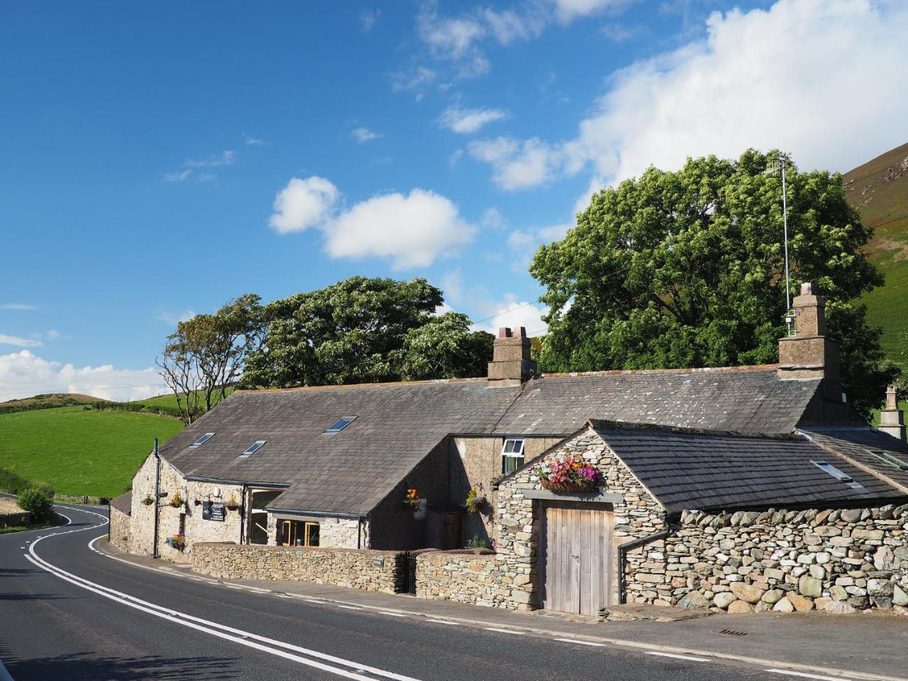 The Wayside And Whisky Barn Hotel Whitbeck Bagian luar foto