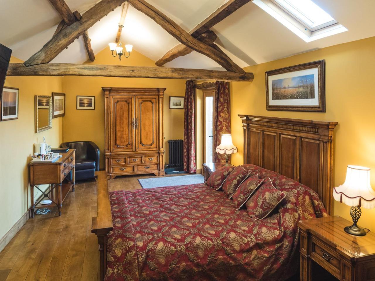 The Wayside And Whisky Barn Hotel Whitbeck Bagian luar foto