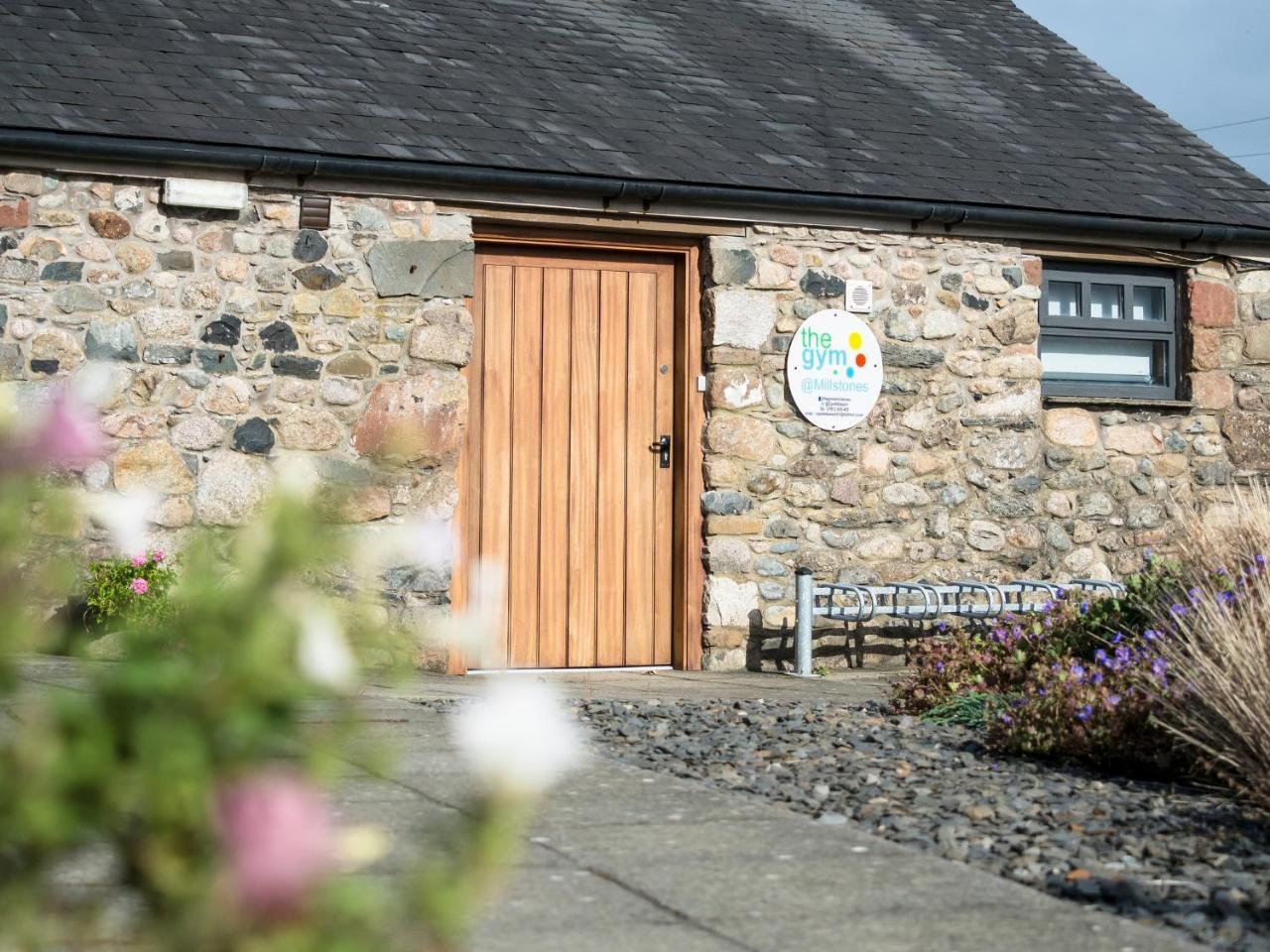 The Wayside And Whisky Barn Hotel Whitbeck Bagian luar foto
