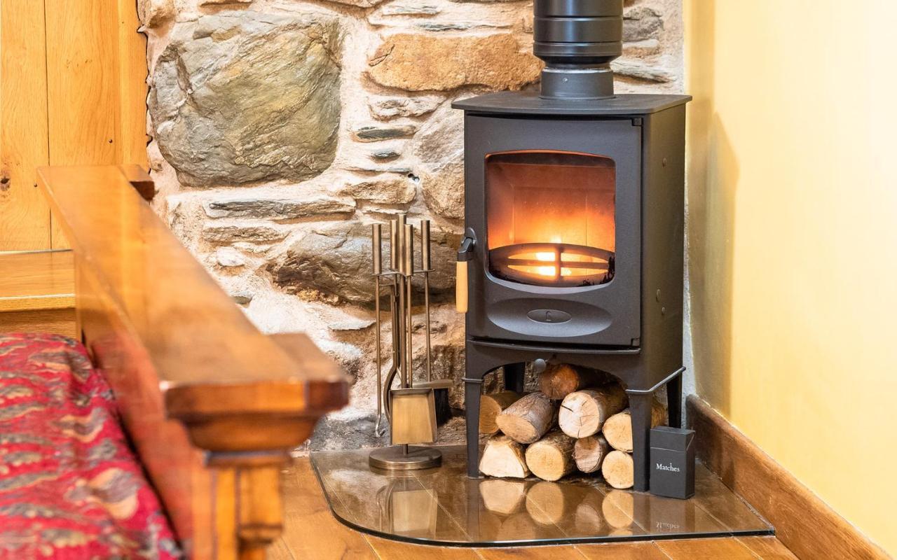 The Wayside And Whisky Barn Hotel Whitbeck Bagian luar foto