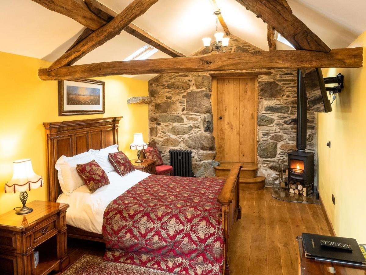 The Wayside And Whisky Barn Hotel Whitbeck Bagian luar foto