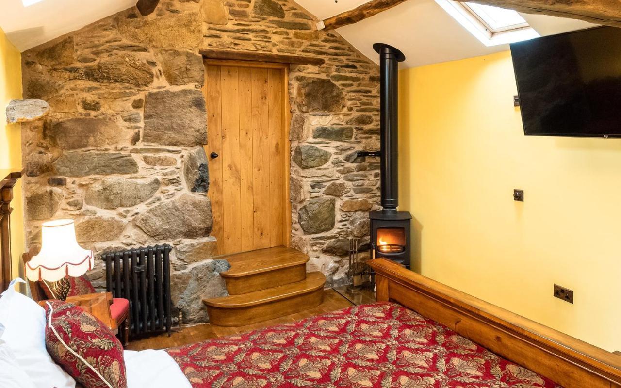 The Wayside And Whisky Barn Hotel Whitbeck Bagian luar foto