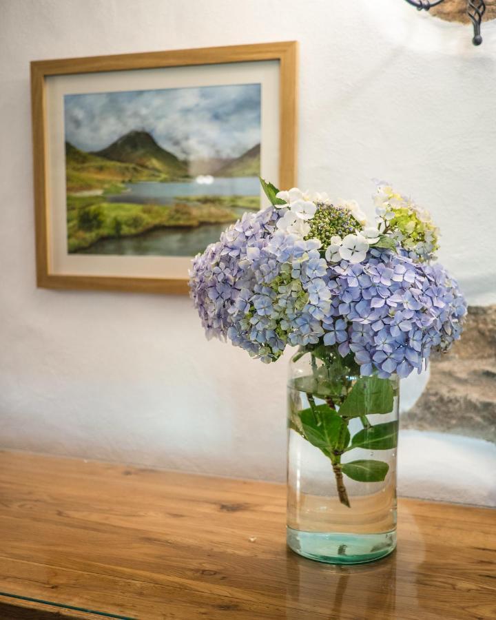 The Wayside And Whisky Barn Hotel Whitbeck Bagian luar foto