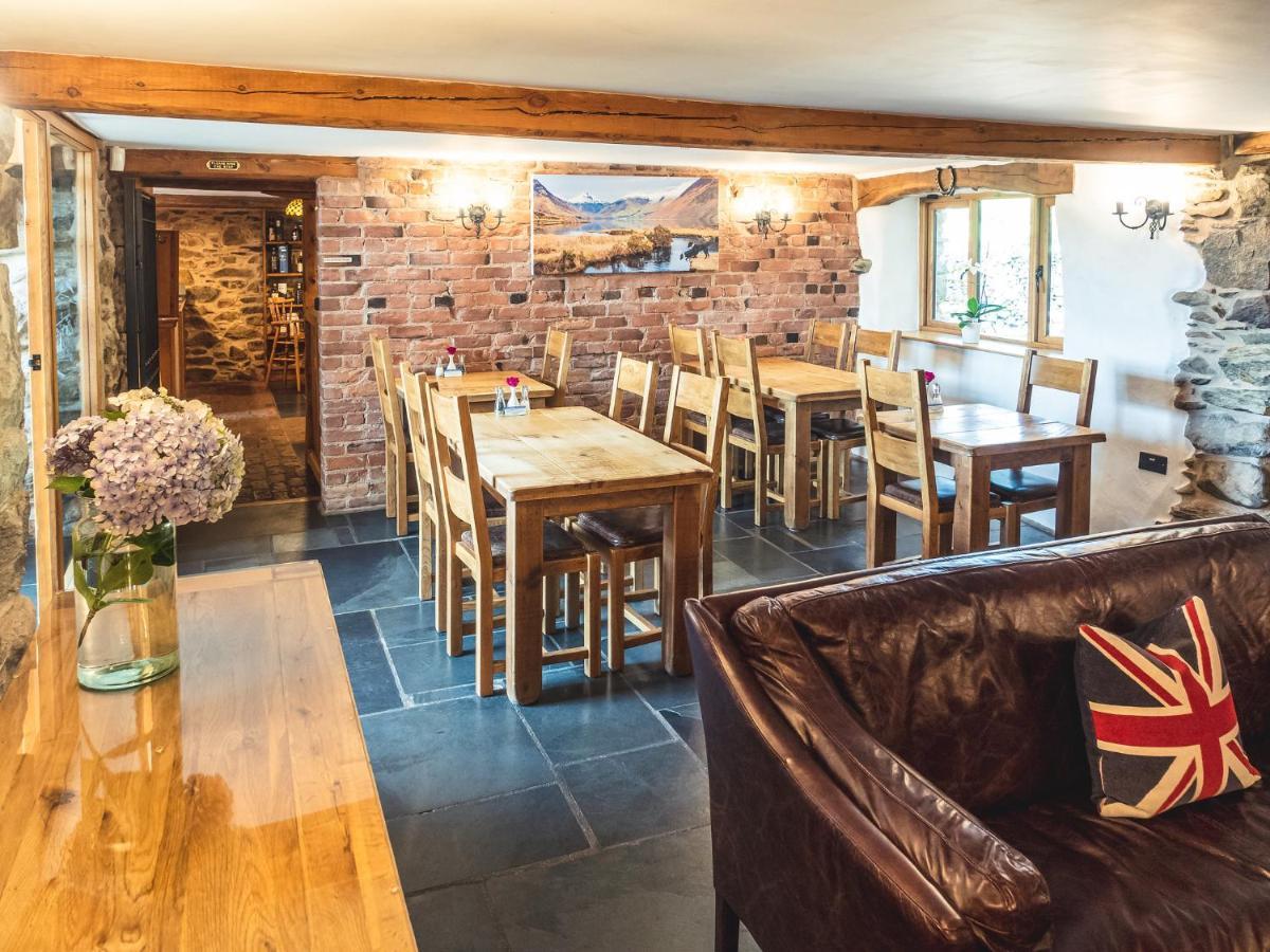 The Wayside And Whisky Barn Hotel Whitbeck Bagian luar foto